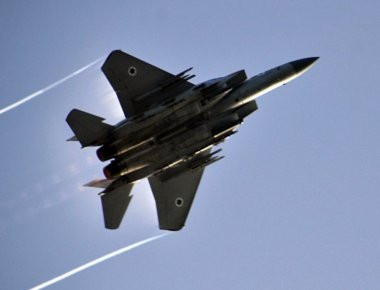 Ισραηλινές αεροπορικές επιδρομές κατά συριακών δυνάμεων: Καταστράφηκαν άρματα μάχης